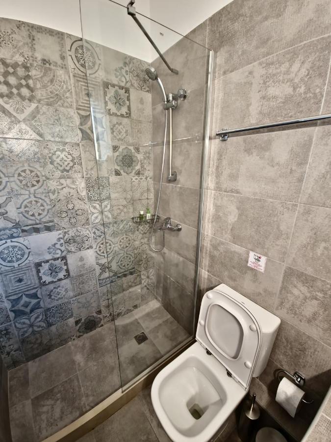 Apartment Alexandra 10 *